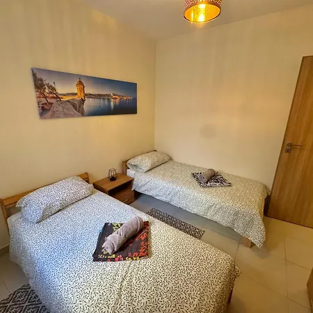 Ghadira Breeze - Family And Couple Friendly Sea View شقة Is-Sellum