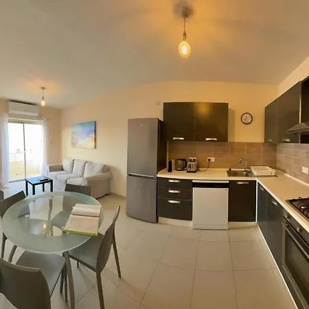Ghadira Breeze - Family And Couple Friendly Sea View شقة *